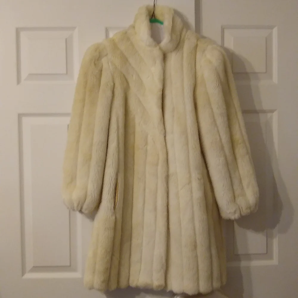 Lintage Off-White Faux Fur Coat - sz 15/16 - NOT Included in Bundling Sale - Picture 2 of 14